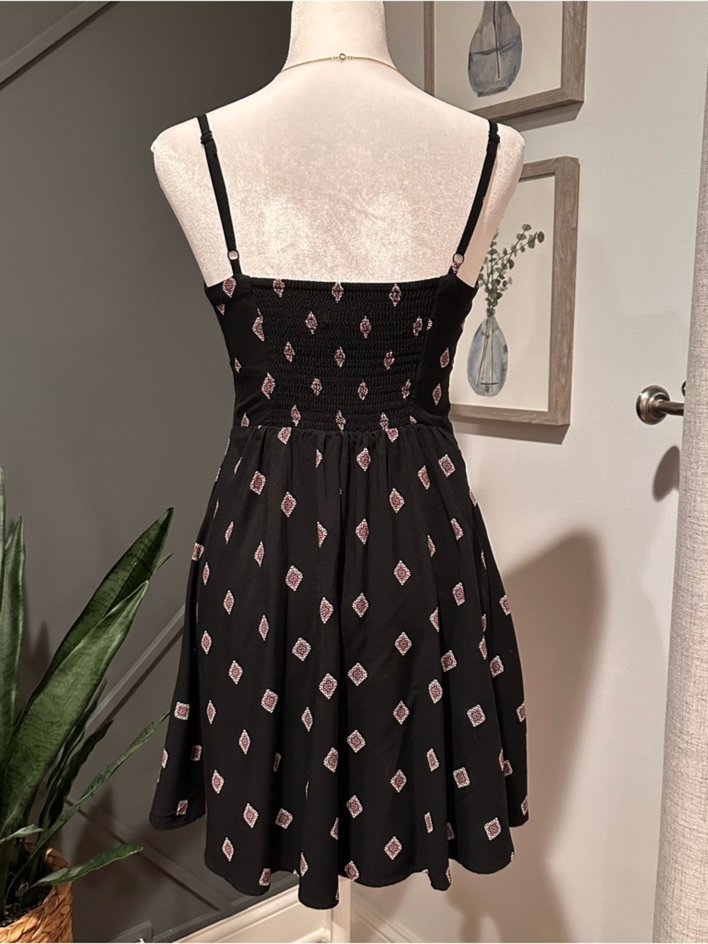 Express Coquette Black Spaghetti Strap Sweetheart Dress with Pink Diamond Print - Picture 4 of 6